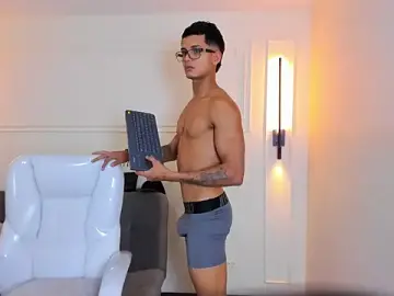 Stripchat Adult Webcam of Paradise_boy_s