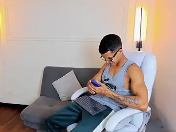 Stripchat Adult Webcam of Paradise_boy_s