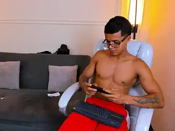 Stripchat Free Porn Cam of Paradise_boy_s