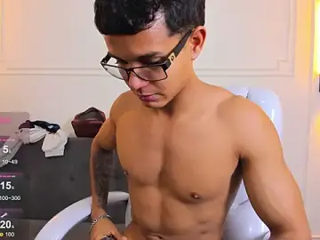 Stripchat Free Live Porn of Paradise_boy_s