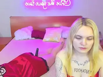 Stripchat Sex Cam of MagicEyess