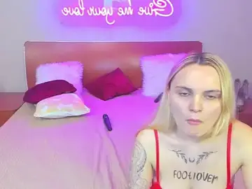 Stripchat Sex Cam of MagicEyess
