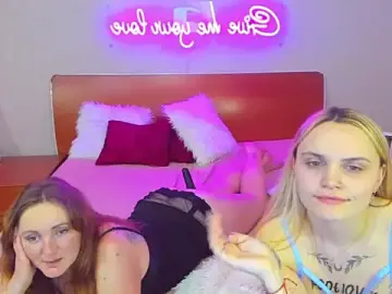 Stripchat Live Sex Cam of MagicEyess