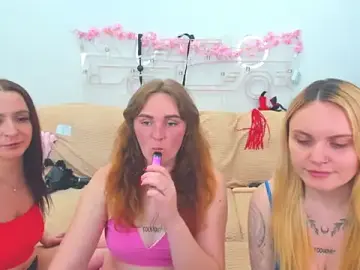 Stripchat Live Sex Cam of MagicEyess