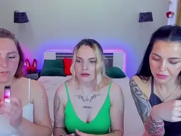 Stripchat Sex Cam of MagicEyess