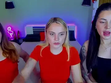 Stripchat Live Sex Cam of MagicEyess