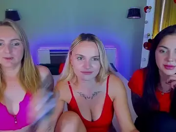 Stripchat Live Sex Cam of MagicEyess