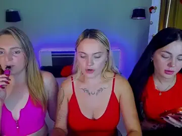 Stripchat Live Sex Cam of MagicEyess