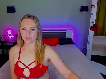 Stripchat Live Sex Cam of MagicEyess