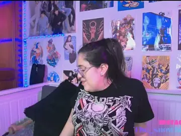 Stripchat Live Sex Cam of snowblack_