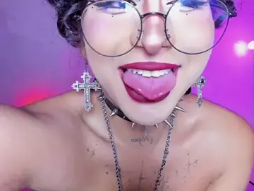 Stripchat Sex Cam of Heka_Prudence
