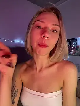 Stripchat Adult Webcam of _urbestie_