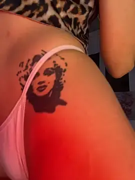 Stripchat Live Sex Cam of _urbestie_