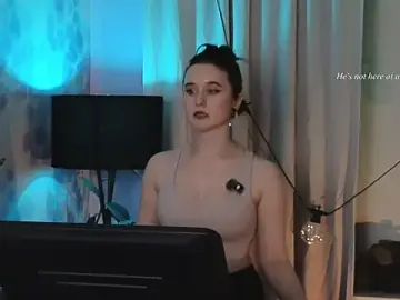 Stripchat Live Sex Cam of KiraLiLime