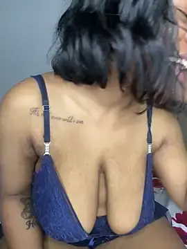 Stripchat Live Sex Cam of Boneca25