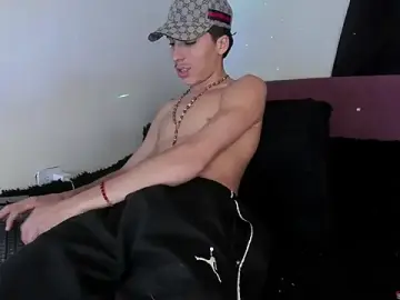 Stripchat Sex Cam of HeellBoy_
