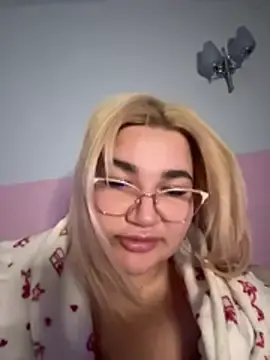 Stripchat Adult Webcam of Leya__Droit