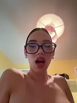 Stripchat Sex Cam of Carlita_cute