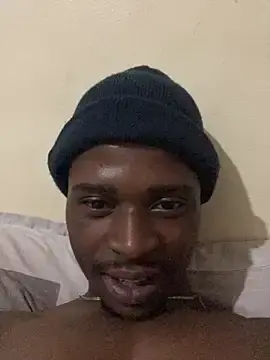 Stripchat Free Porn Cam of eyoItsRiley