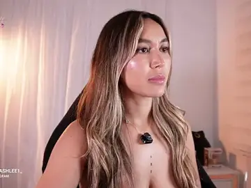 Stripchat Adult Video Chat of ashley2004_x
