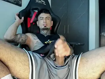 Stripchat Live Sex Cam of sergiio_mesa27