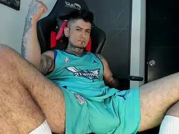 Stripchat Sex Cam of sergiio_mesa27