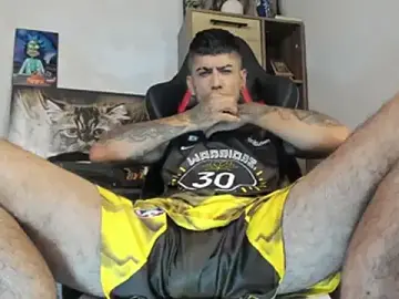 Stripchat Live Sex Cam of sergiio_mesa27