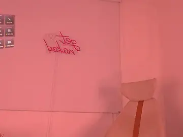 Stripchat Live Sex Cam of aaronKeller