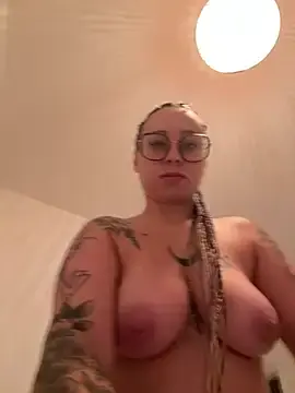 Stripchat Live Porn of queenlo_xxx