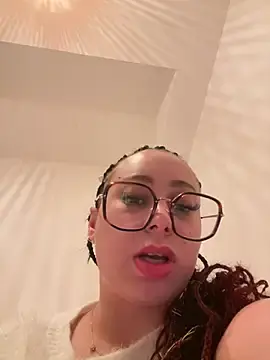Stripchat Adult Webcam of queenlo_xxx
