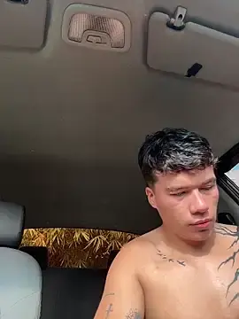 Stripchat Live Sex Cam of Logan_smith1