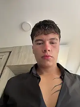 Stripchat Watch Live Sex Cams of Logan_smith1