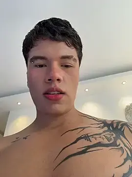 Stripchat Sex Cam of Logan_smith1