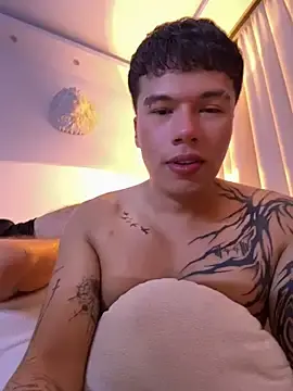 Stripchat Live Sex Cam of Logan_smith1