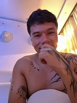 Stripchat Live Sex Cam of Logan_smith1