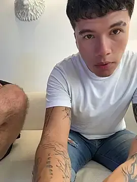 Stripchat Live Sex Cam of Logan_smith1