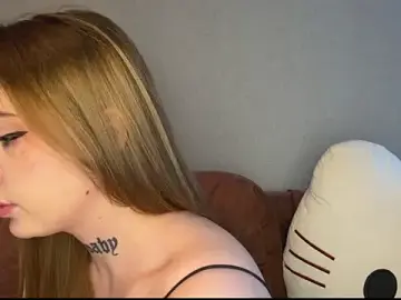 Stripchat Live Sex Cam of hanna_cry_baby