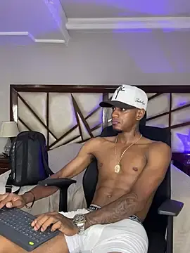 Stripchat Adult Webcam of AaronCruz_