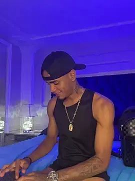 Stripchat Sex Cam of AaronCruz_