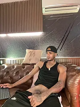 Stripchat Best live sex cam show of AaronCruz_