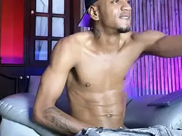 Stripchat Free Live Porn of AaronCruz_