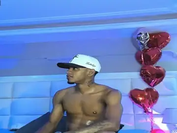 Stripchat Adult Webcam of AaronCruz_