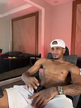 Stripchat Sex Cam of AaronCruz_