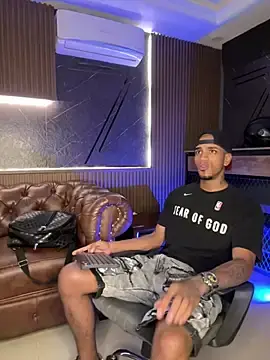 Stripchat Free Porn Cam of AaronCruz_