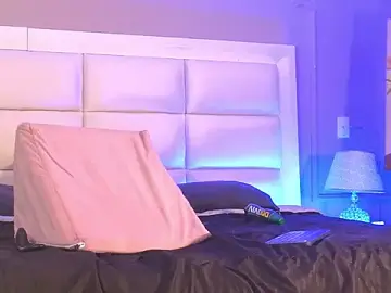 Stripchat Live Sex Cam of AaronCruz_