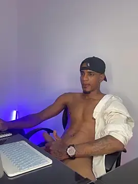 Stripchat Free Porn Cam of AaronCruz_