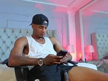Stripchat Nude Webcam of AaronCruz_
