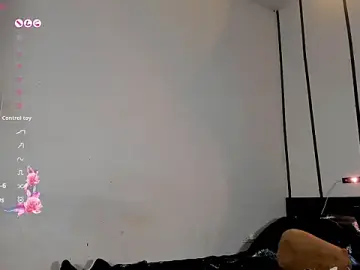 Stripchat Sex Cam of IsabellBigtitsxx