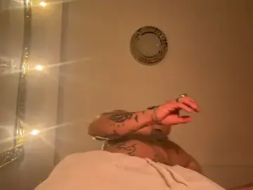 Stripchat Sex Cam of dantecoppolaa_