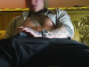 Stripchat Live Sex Cam of dantecoppolaa_